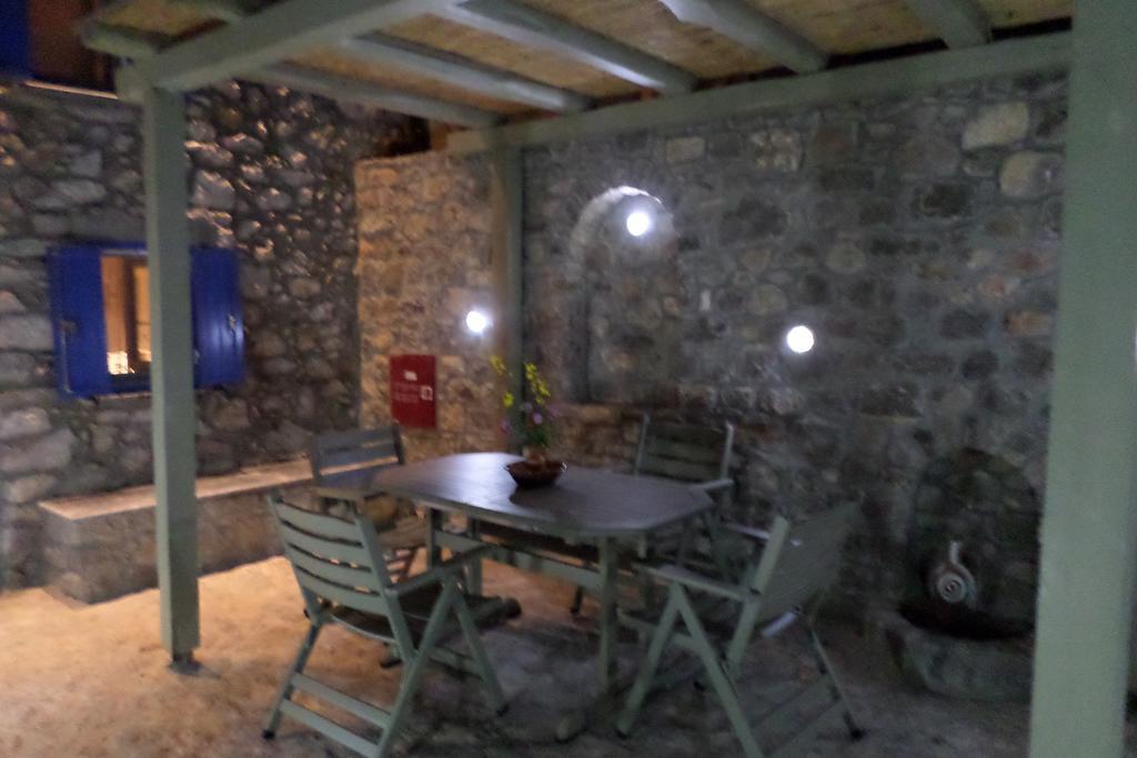 Ferienwohnung To Petradi Avgonima Zimmer foto